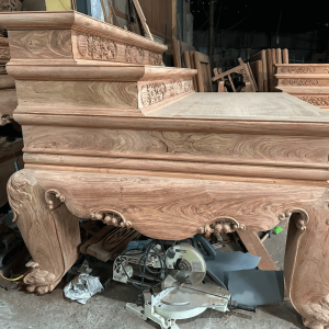 bên ngang sập thờ trơn tam cấp