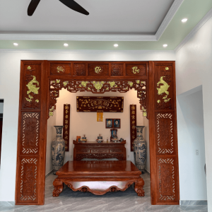 vách ngăn phòng thờ gỗ hương đá